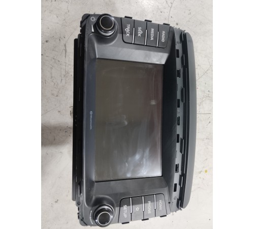 Мультимедийное устройство (магнитола)