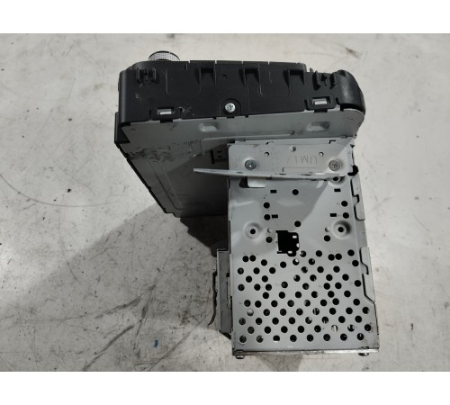 Мультимедийное устройство (магнитола)