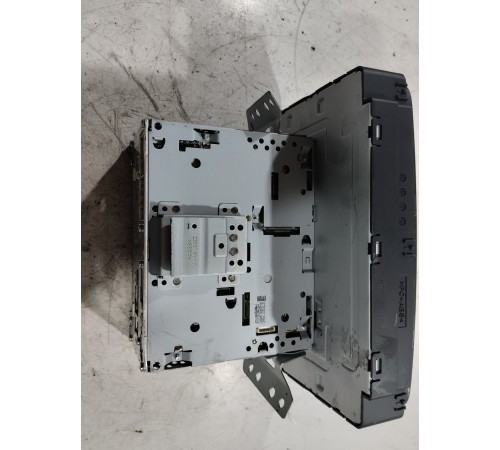 Мультимедийное устройство (магнитола)