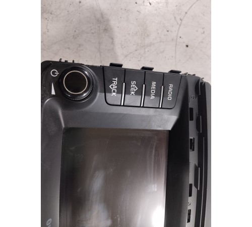 Мультимедийное устройство (магнитола)