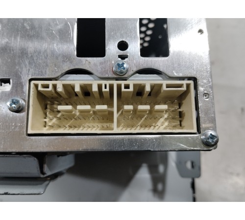 Мультимедийное устройство (магнитола)