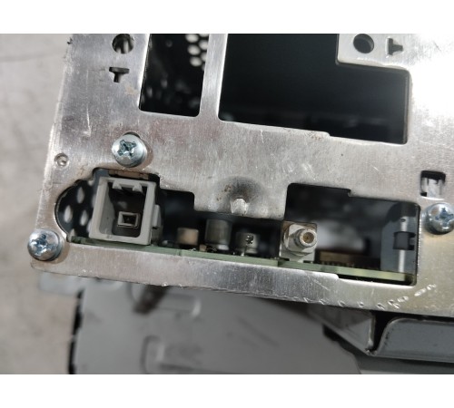 Мультимедийное устройство (магнитола)