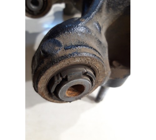 Кулак поворотный (задний, левый)