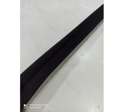 Уплотнитель стекла (задний правый внутренний)