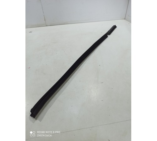 Уплотнитель стекла (задний правый внутренний)