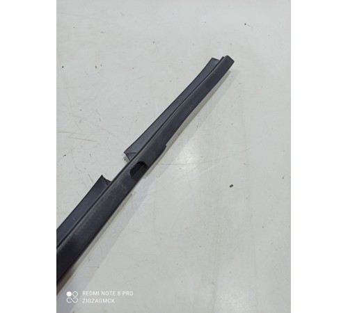 Уплотнитель стекла (задний правый внутренний)