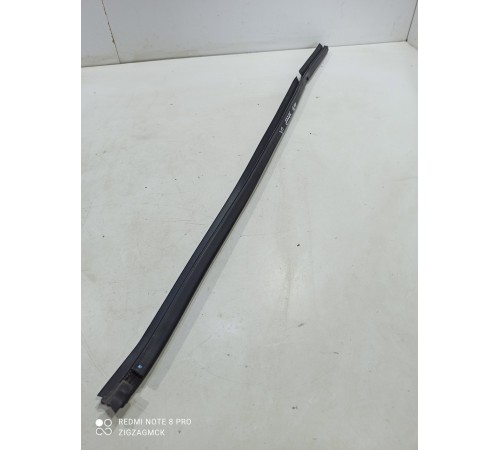 Уплотнитель стекла (задний правый внутренний)