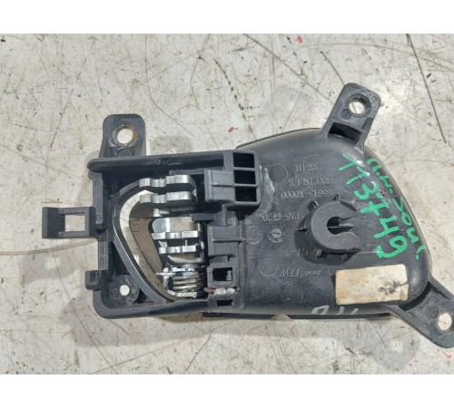 Ручка двери передняя левая внутренняя