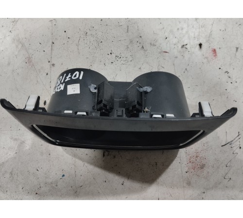 Подстаканник (вещевой ящик)