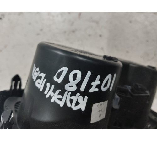 Подстаканник (вещевой ящик)