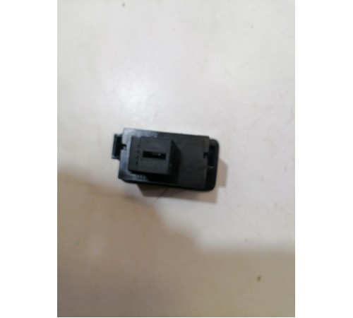 Кнопка открывания крышки багажника