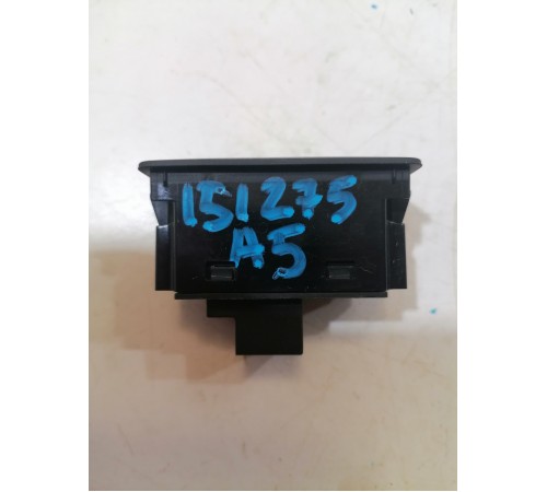 Кнопка открывания крышки багажника