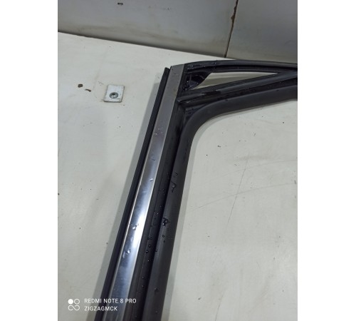 Уплотнитель стекла двери (задний правый)