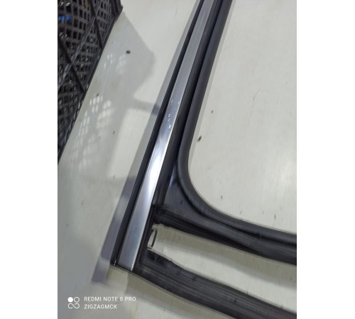 Уплотнитель стекла двери (задний правый)