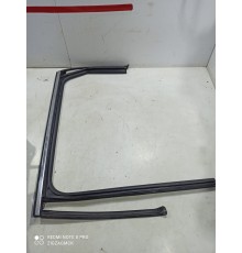 Уплотнитель стекла двери (задний правый)