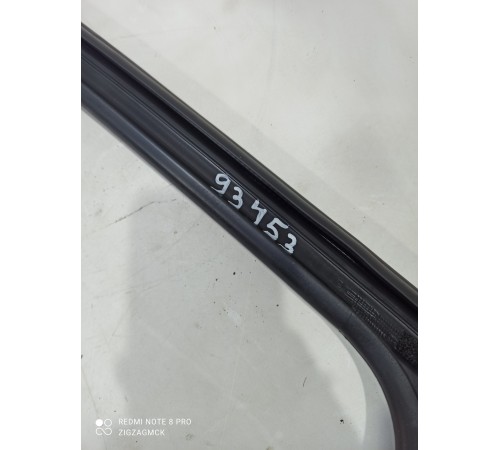 Уплотнитель стекла двери (задний правый)