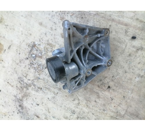 Кронштейн двигателя,с роликом 