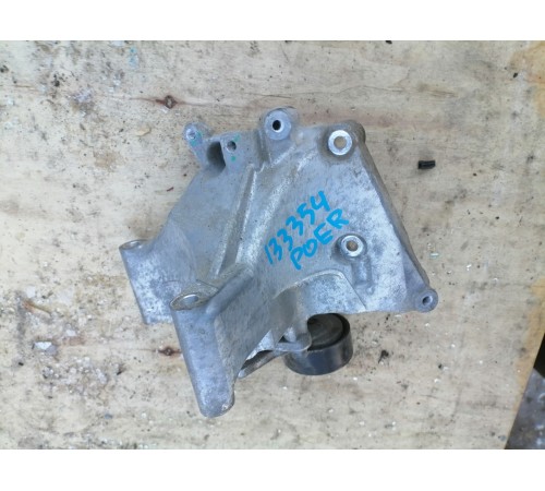 Кронштейн двигателя,с роликом 