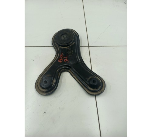 Кронштейн подрамника левый 