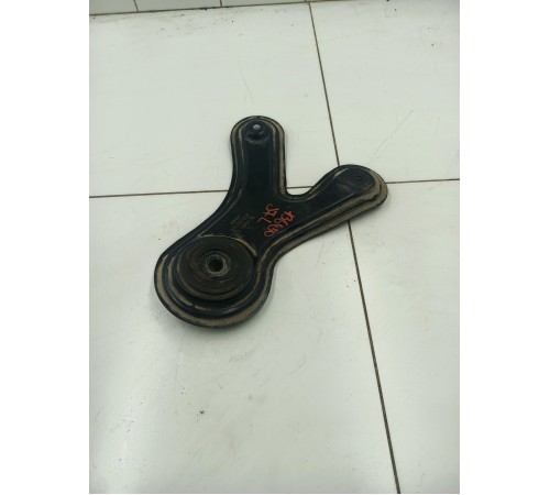 Кронштейн подрамника левый 