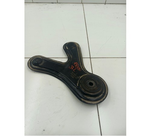 Кронштейн подрамника левый 