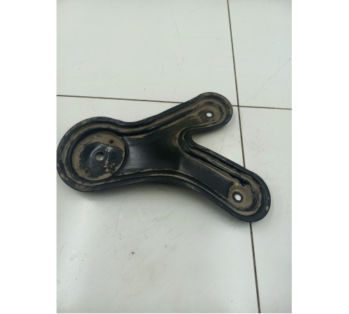 Кронштейн подрамника левый 