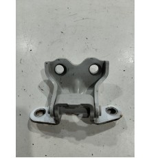 Петля двери(передняя правая нижняя)