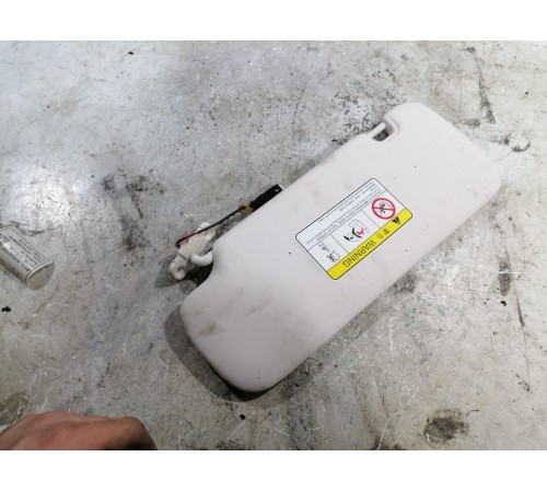 Козырек солнцезащитный правый