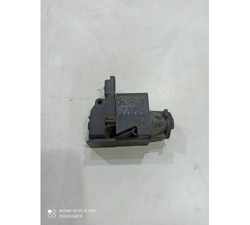 Активатор крышки лючка бензобака