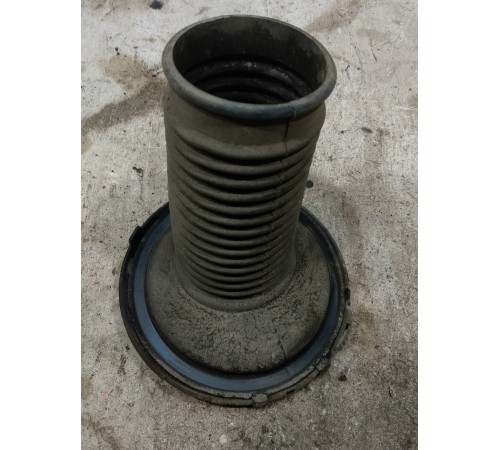 Пыльник амортизатора передний правый