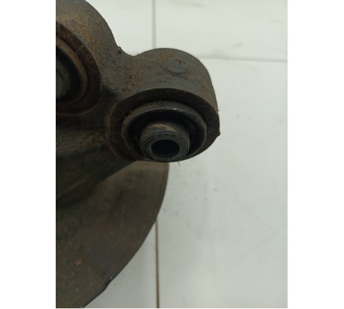 Кулак задний левый