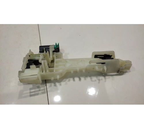 Кронштейн ручки двери (передней, левой, наружней)