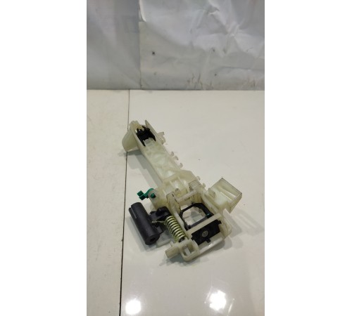 Кронштейн ручки двери (передней, левой, наружней)