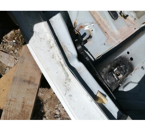 Порог с центральной стойкой левый