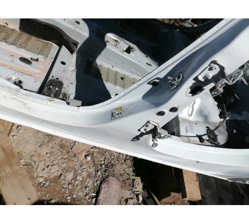 Порог с центральной стойкой левый