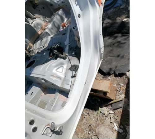 Порог с центральной стойкой левый