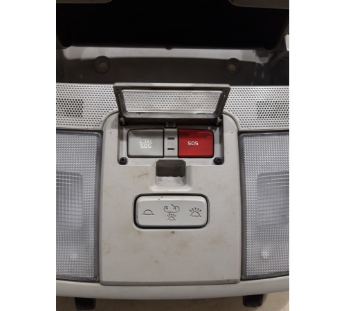 Плафон внутреннего освещения салона(передний)