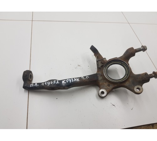 Кулак поворотный передний левый