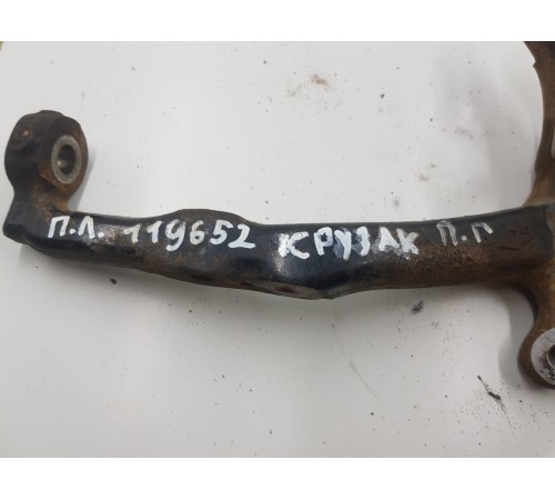 Кулак поворотный передний левый