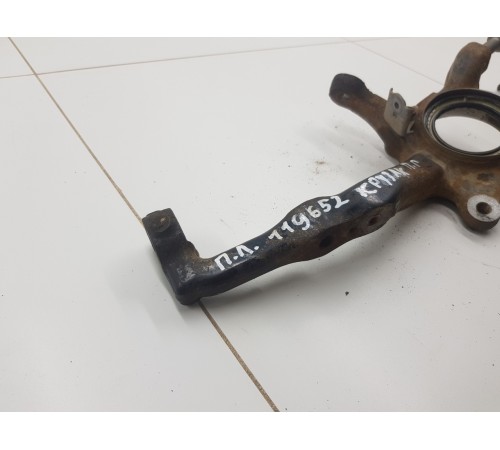 Кулак поворотный передний левый