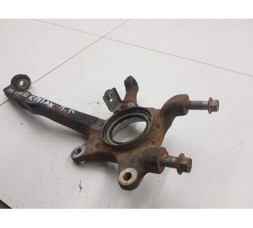 Кулак поворотный передний левый