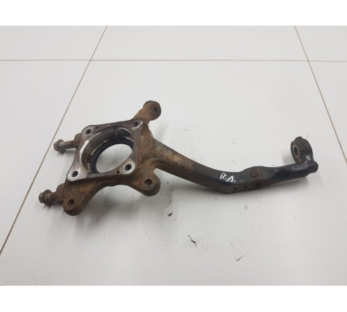 Кулак поворотный передний левый