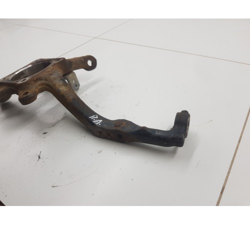 Кулак поворотный передний левый