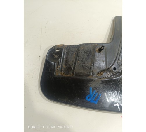 Брызговик передний правый