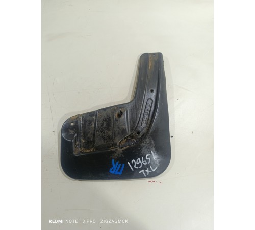 Брызговик передний правый