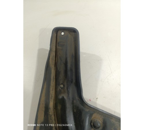 Брызговик передний правый