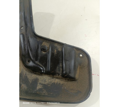 Брызговик передний правый