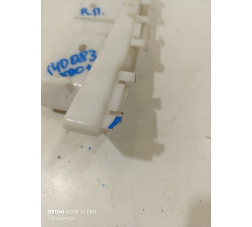 Кронштейн фары правый