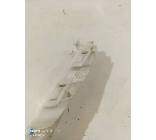 Кронштейн фары правый