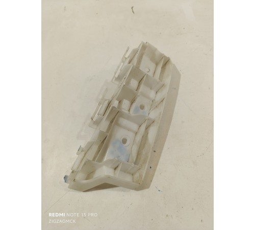 Кронштейн фары правый